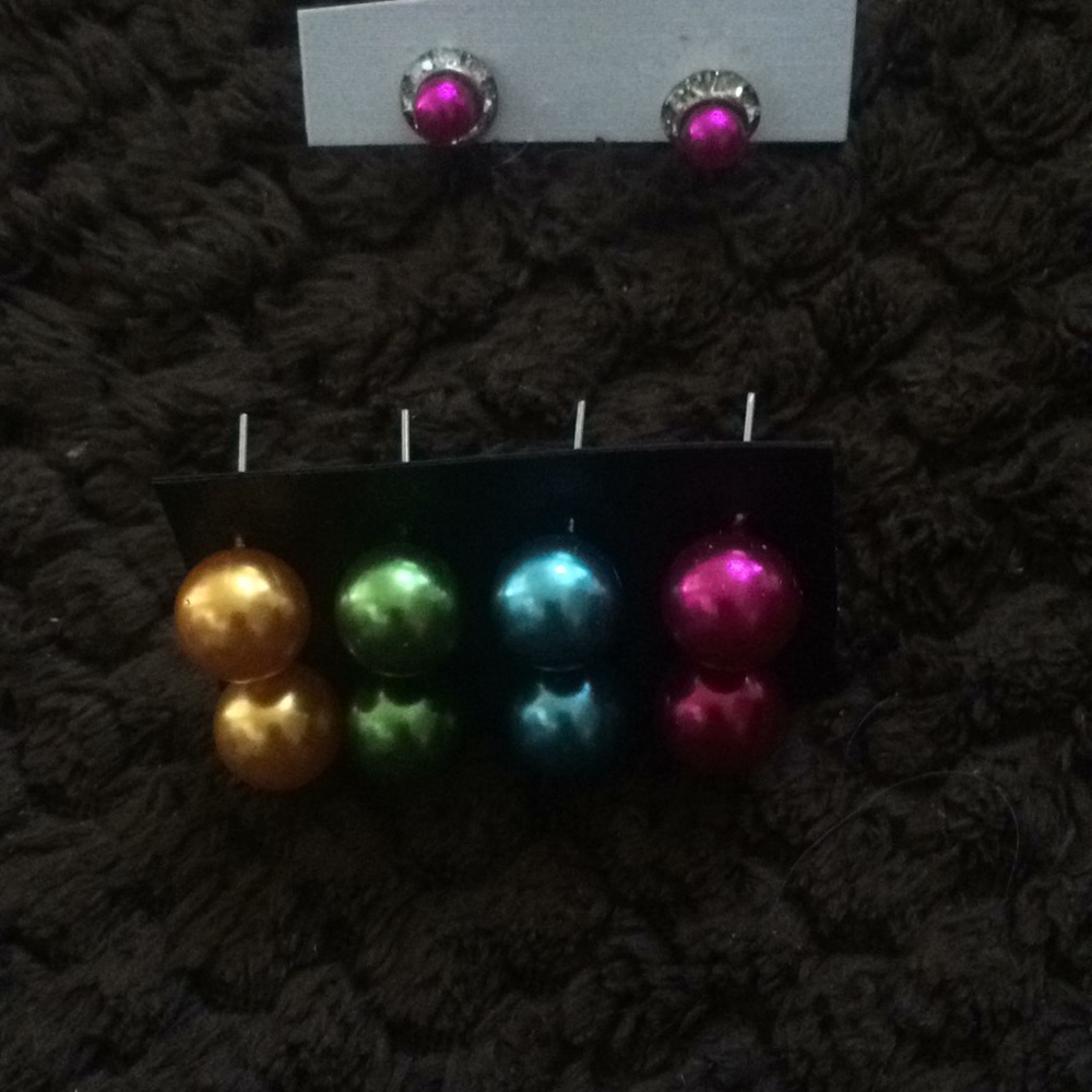 Small lot of pierced earrings